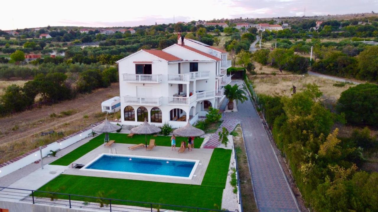 Apartmani Viktorija Vrana  Exterior photo