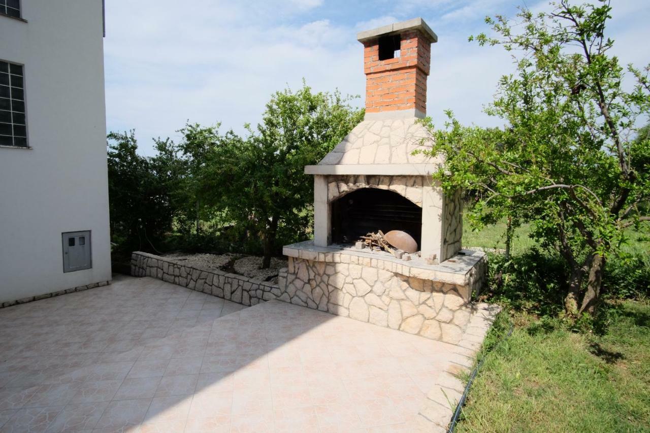 Apartmani Viktorija Vrana  Exterior photo